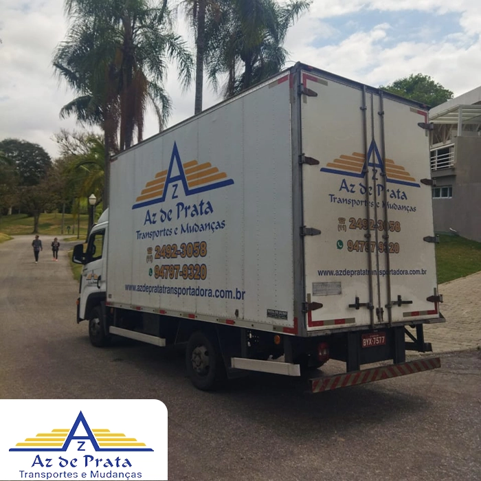 Frete e transporte de cargas com rastreamento